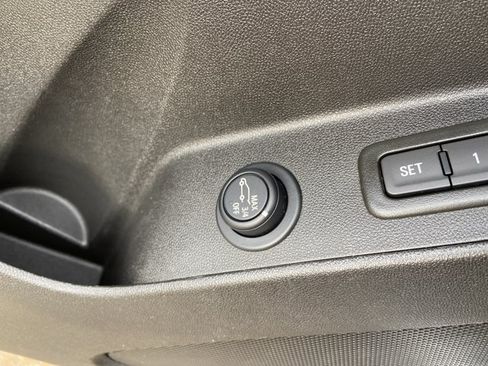 Used 2023 Chevrolet Equinox Premier AWD/4WD image 47