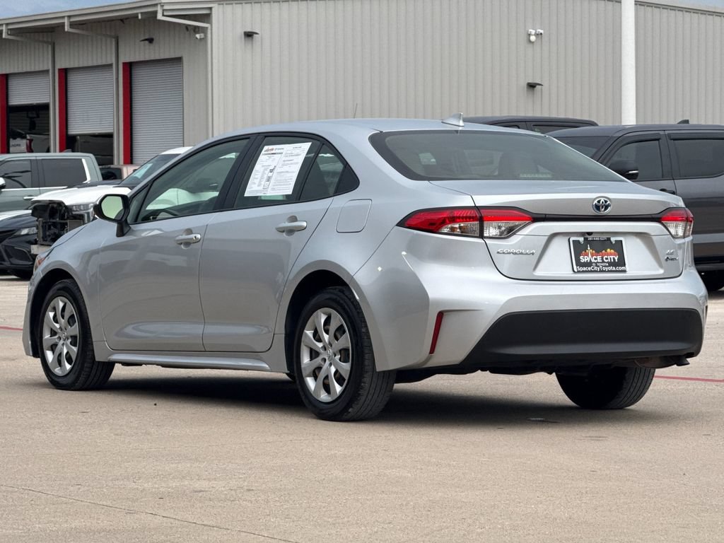 Certified 2025 Toyota Corolla LE FWD image 4