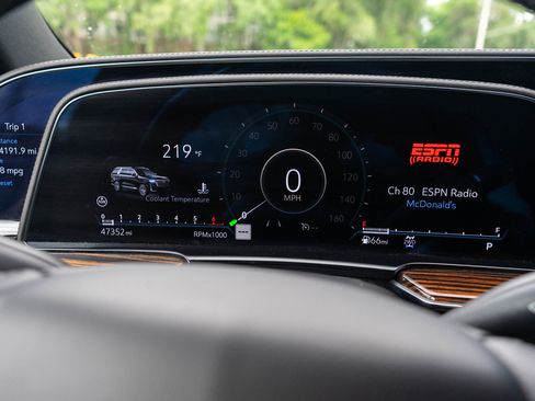 Used 2022 Cadillac Escalade ESV Luxury AWD/4WD image 20