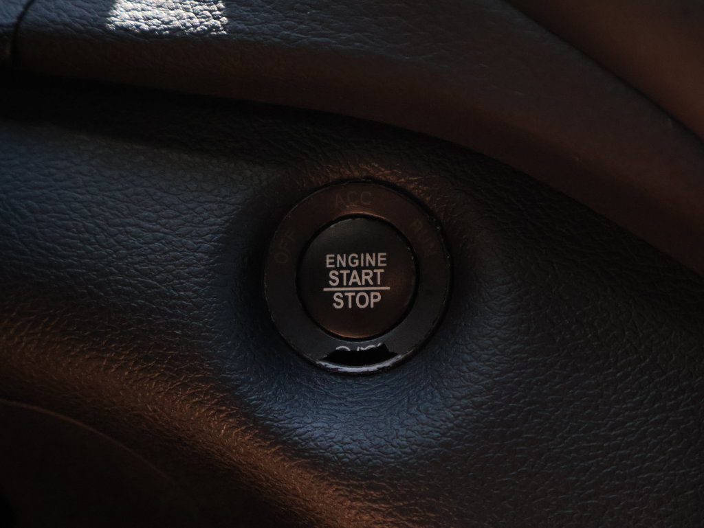 Used 2020 Jeep Cherokee Limited FWD image 32