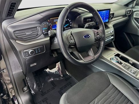 Used 2020 Ford Explorer XLT w/ Comfort Package image 18