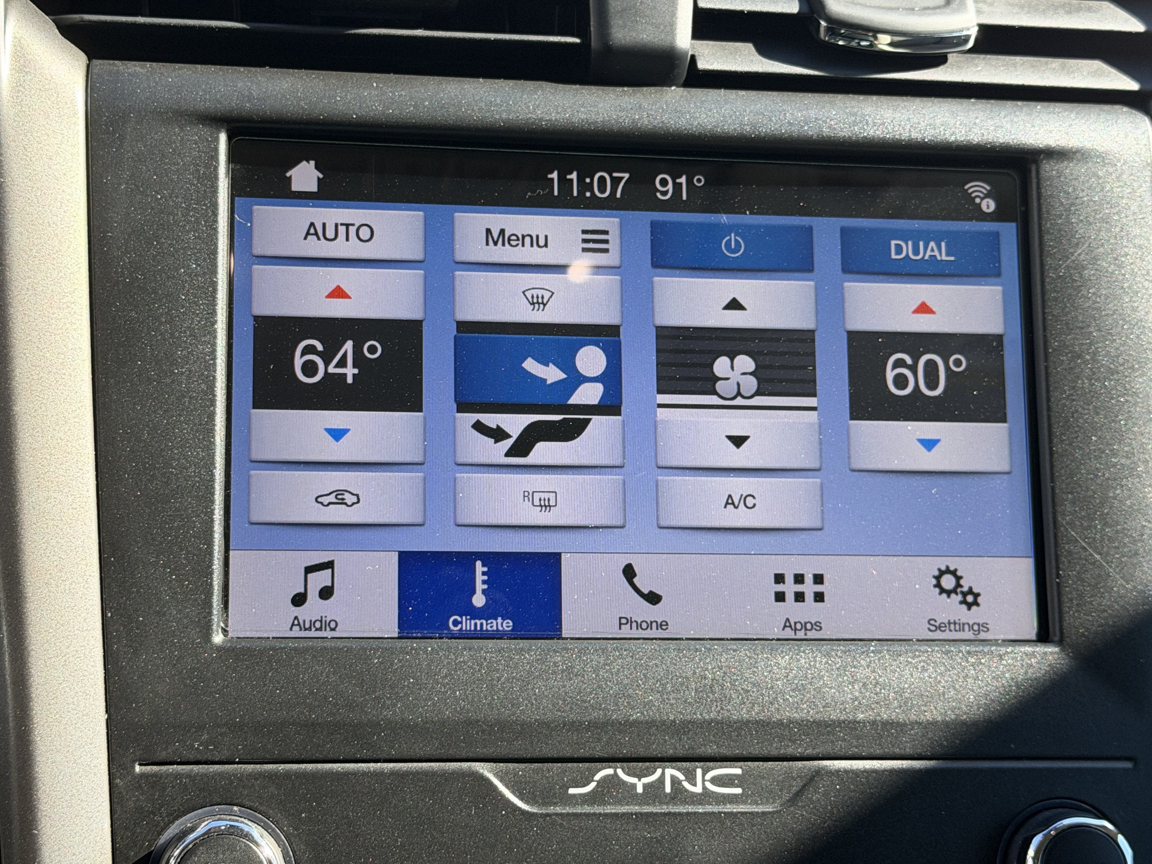 Used 2019 Ford Fusion SE FWD image 22
