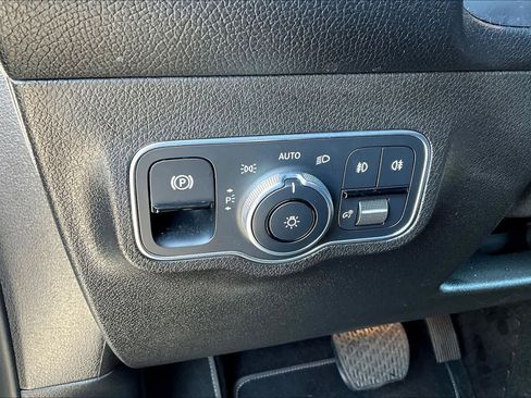 Used 2020 Mercedes-Benz GLB 250 GLB 250 image 35