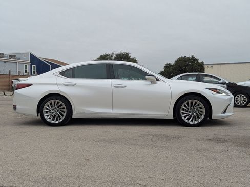 Used 2022 Lexus ES 300h Ultra Luxury image 3