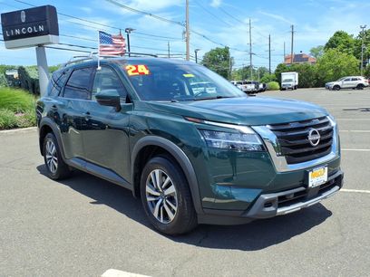 Used 2024 Nissan Pathfinder SL