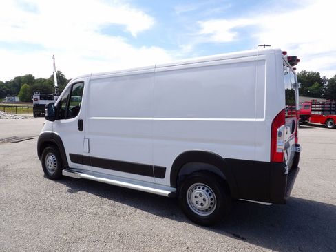 Used 2025 RAM ProMaster 2500 w/ U-Haul Equipment Group FWD image 4