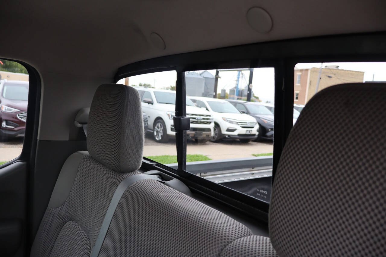 Used 2014 Nissan Frontier SV w/ SV Value Truck Package AWD/4WD image 19