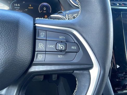 Used 2023 Jeep Grand Cherokee Altitude image 24