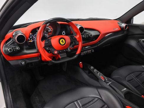 Certified 2020 Ferrari F8 Tributo RWD image 2