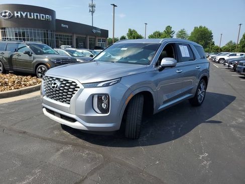 Used 2021 Hyundai Palisade Limited FWD image 2