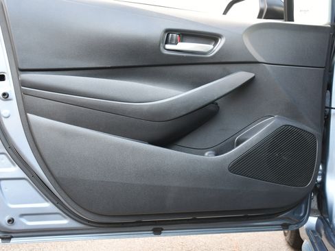 Used 2020 Toyota Corolla LE image 13