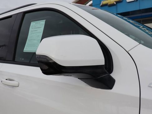 Used 2023 Chevrolet Suburban Z71 w/ Luxury Package image 2