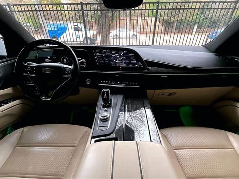 Used 2021 Cadillac Escalade ESV Premium Luxury w/ Driver Assist Tech Package image 15