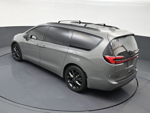 Used 2022 Chrysler Pacifica Limited w/ S Appearance Package image 15