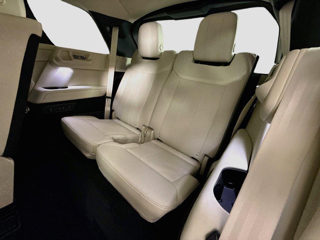 New 2026 Land Rover Range Rover Long Wheelbase SE AWD/4WD image 24