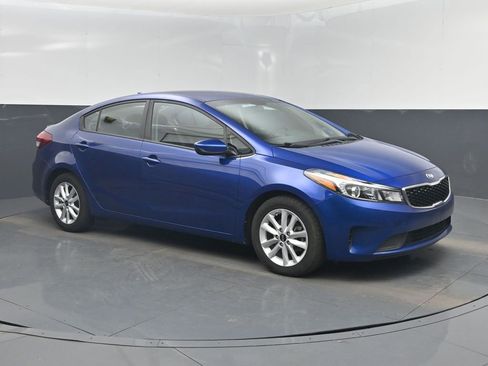 Used 2017 Kia Forte S image 1