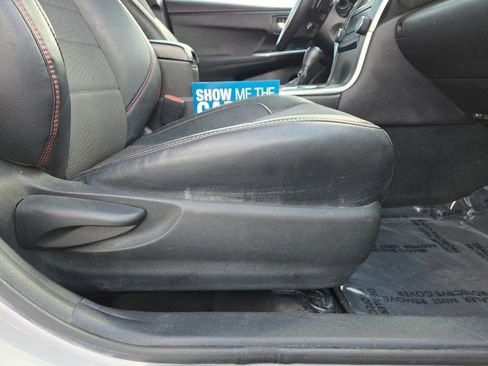 Used 2017 Toyota Camry SE image 40