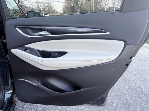 Used 2018 Buick Enclave Essence image 32