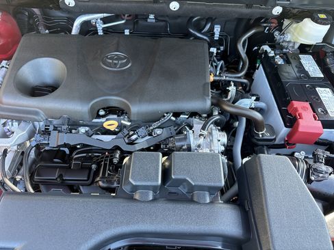 Used 2025 Toyota RAV4 XLE w/ Convenience Package image 9