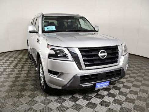 Used 2024 Nissan Armada SV AWD/4WD image 3