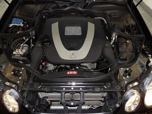 Used 2009 Mercedes-Benz E 350 4MATIC Sedan image 23