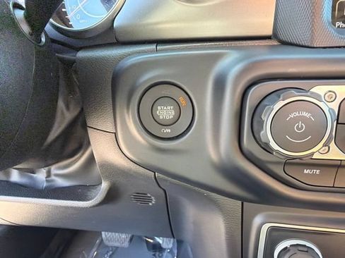 Used 2023 Jeep Gladiator Rubicon AWD/4WD image 29