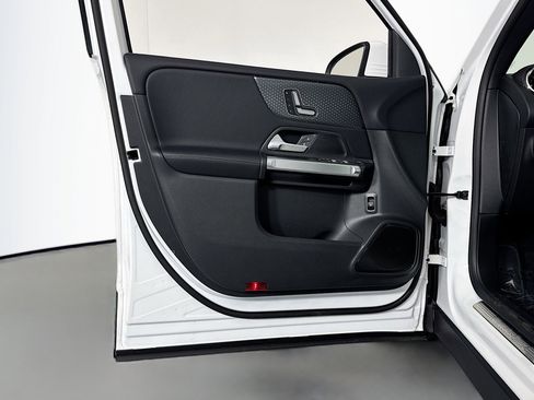 New 2026 Mercedes-Benz GLB 250 image 20