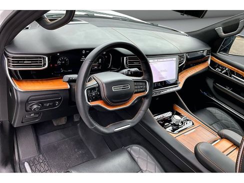 Certified 2024 Jeep Grand Wagoneer Series III w/ HD Trailer Tow Package image 15