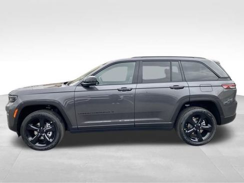 New 2025 Jeep Grand Cherokee Altitude image 4