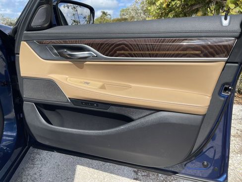 Used 2022 BMW 750i xDrive image 29