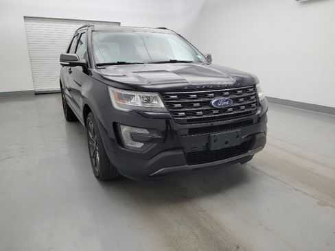 Used 2017 Ford Explorer XLT w/ Equipment Group 202A AWD/4WD image 14