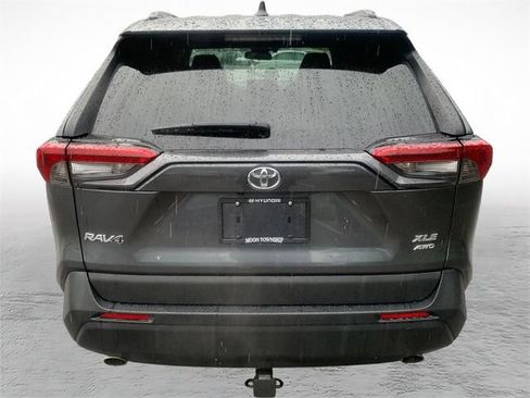Used 2019 Toyota RAV4 XLE Premium w/ Cold Weather Package AWD/4WD image 4