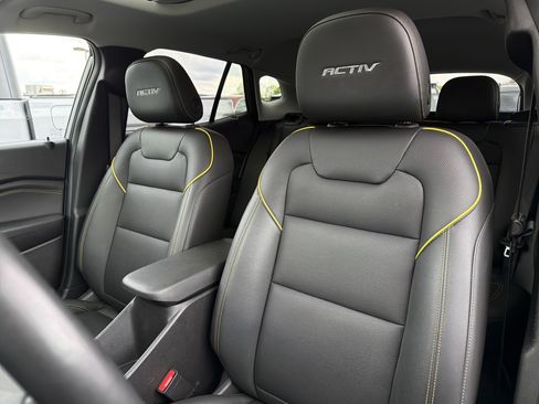 Used 2024 Chevrolet Trax ACTIV w/ Sunroof Package FWD image 9