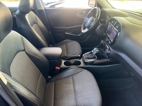 Used 2020 Kia Soul EX FWD image 19