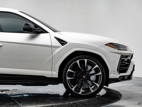 Used 2022 Lamborghini Urus image 21