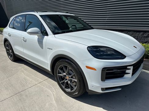 Used 2026 Porsche Cayenne E-Hybrid AWD/4WD image 12