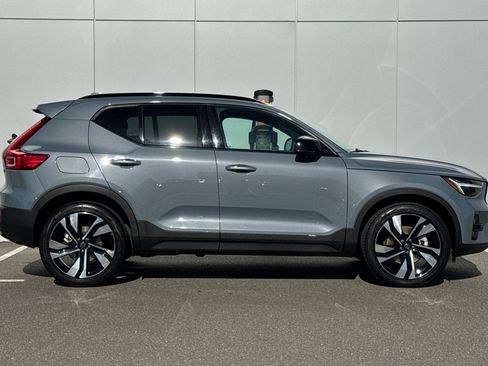 Used 2023 Volvo XC40 B5 Plus w/ Protection Package Premier AWD/4WD image 6