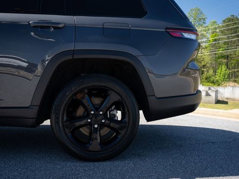 Used 2023 Jeep Grand Cherokee L Laredo AWD/4WD image 6