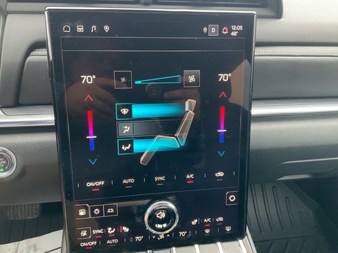Used 2025 GMC Terrain Elevation w/ Elevation Premium Package AWD/4WD image 10