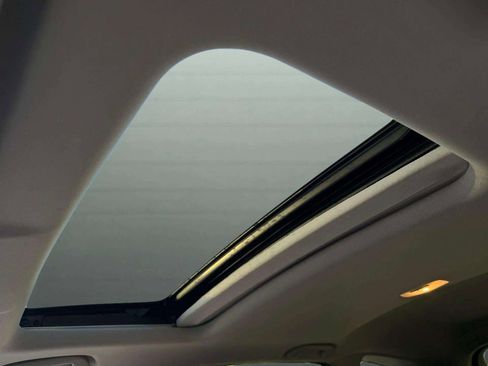 Used 2018 Honda CR-V Touring image 15