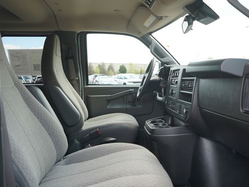 Used 2025 Chevrolet Express 3500 LT w/ LT Preferred Equipment Group RWD image 12