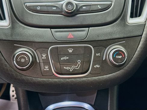 Used 2017 Chevrolet Malibu LT FWD image 14