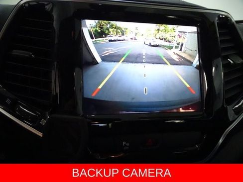 Used 2019 Jeep Cherokee Limited AWD/4WD image 18