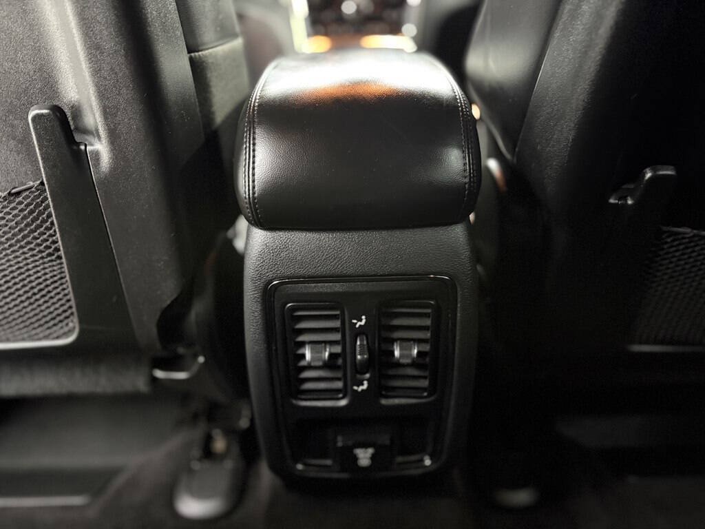Used 2018 Jeep Grand Cherokee Altitude AWD/4WD image 13