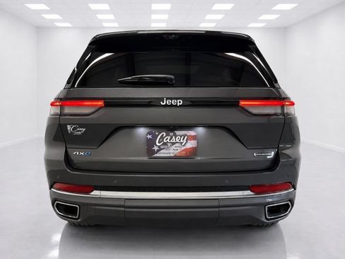 Used 2022 Jeep Grand Cherokee Overland w/ Luxury Tech Group IV AWD/4WD image 11