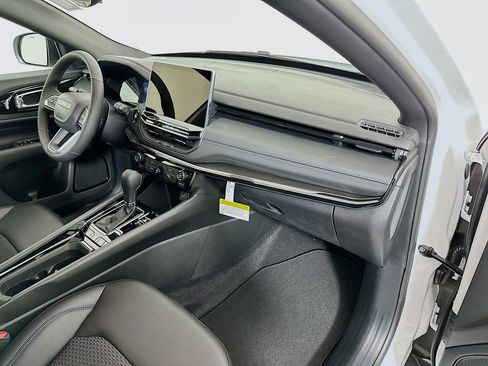 New 2026 Jeep Compass Latitude image 28