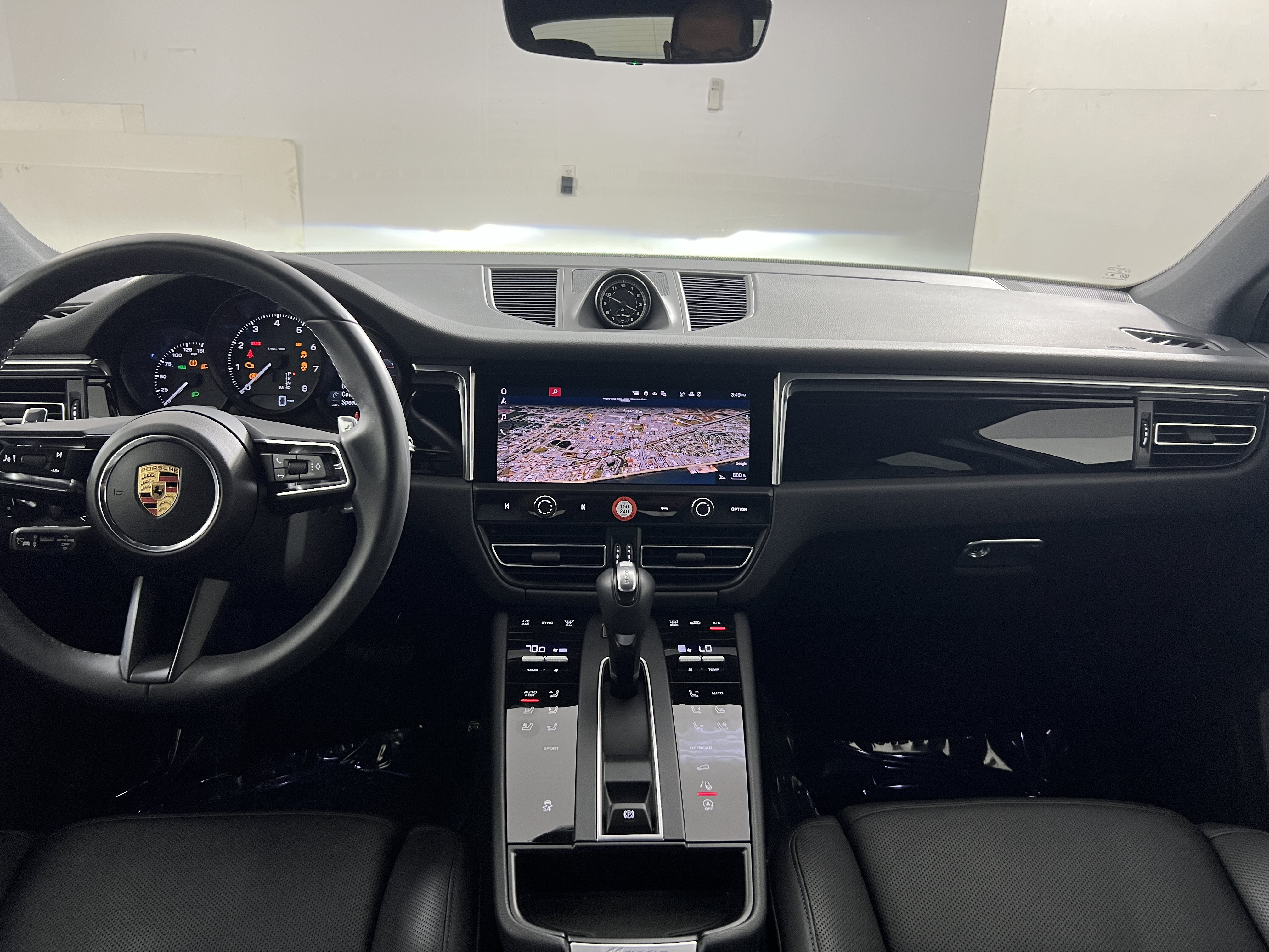 Certified 2026 Porsche Macan AWD/4WD image 13
