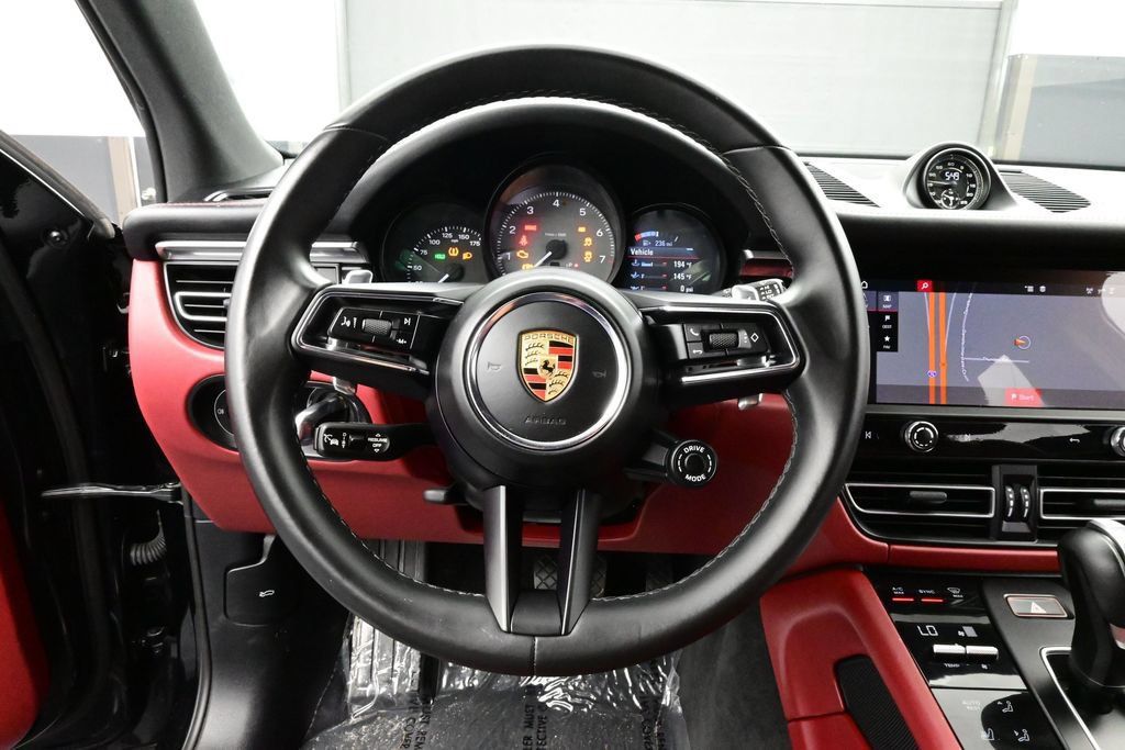 Certified 2023 Porsche Macan S AWD/4WD image 8