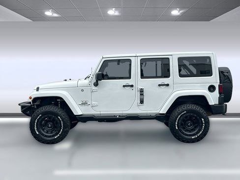 Used 2016 Jeep Wrangler Unlimited Sahara w/ Connectivity Group image 2