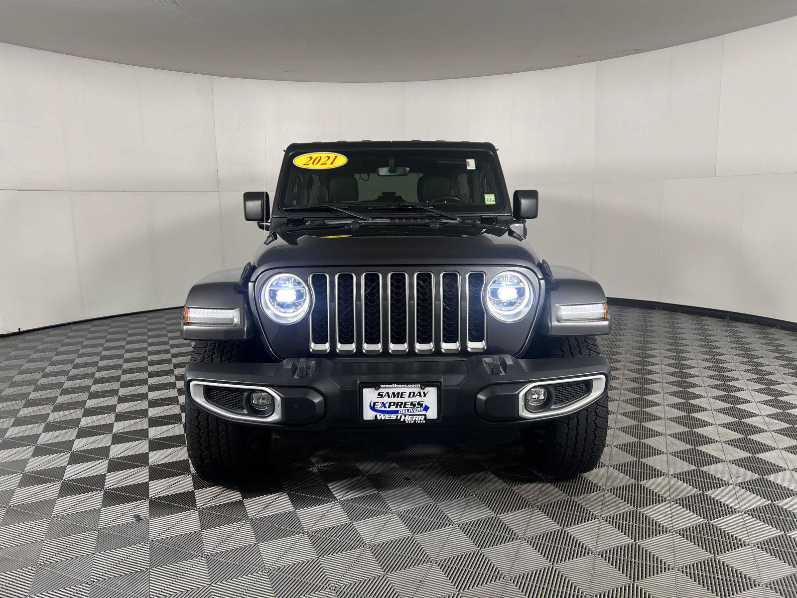 Used 2021 Jeep Wrangler Unlimited Sahara w/ Cold Weather Group AWD/4WD image 4